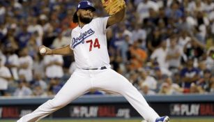 Kenley Jansen se prepara para lanzar