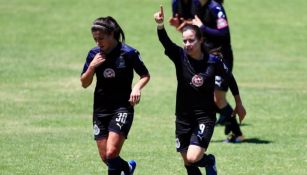 Viramontes festeja su gol contra Atlas en el Clásico Tapatío Femenil