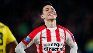 Lozano sonríe en el juego contra el VVV Venlo