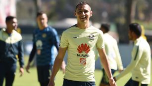 Paul Aguilar en un entrenamiento del América