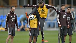 Diego Reyes, durante el entrenamiento con el Tri