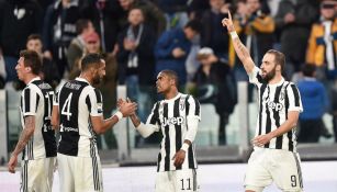 Juventus festeja gol de Gonzalo Higuain contra Atalanta