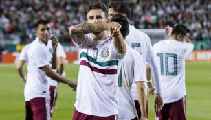 Miguel Layún festeja uno de sus goles contra Islandia