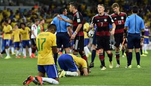Jugadores de Alemania festejan, mientras brasileños se lamentan en 2014