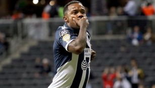 Dorlan Pabón celebra un gol con Monterrey