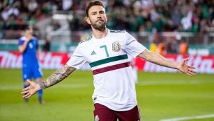 Miguel Layún celebra uno de sus goles contra Islandia