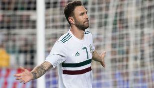 Miguel Layún celebra uno de sus dos goles frente a Islandia