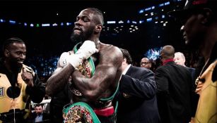 Deontay Wilder celebra un triunfo con el Campeonato del CMB