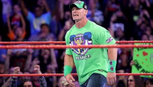 John Cena hace su entrada en RAW