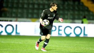 Iker Casillas, durante un juego con el Porto