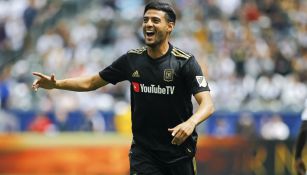 Carlos Vela celebra una anotación con Los Angeles