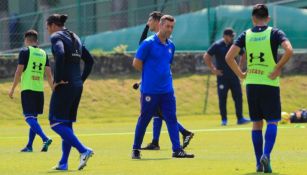 Caixinha dirige una práctica de Cruz Azul