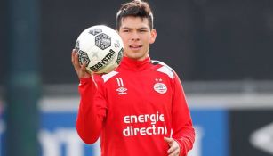 Hirving Lozano en una práctica del PSV
