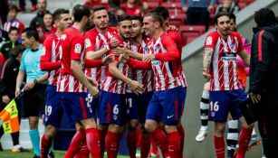 Griezmann festaja su gol contra el Levante con sus compañeros