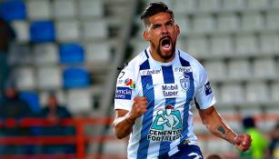 Franco Jara celebra un gol con Pachuca