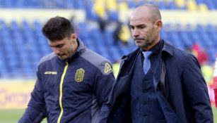 Paco Jémez y David Simón, cabizbajo tras perder vs el Alavés 