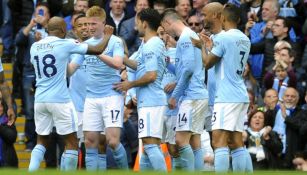 De Bruyne celebra gol contra Swansea