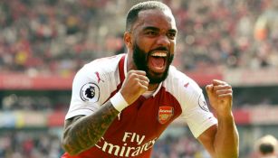 Alexandre Lacazette festeja gol con el Arsenal 