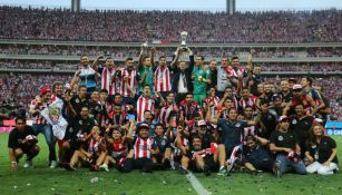 Chivas levanta el trofeo del C2017
