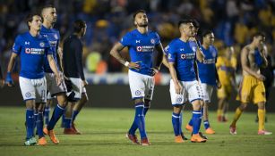 Jugadores del Cruz Azul se lamentan tras el partido contra Tigres 