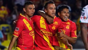 Jugadores de Morelia celebran un gol en la última jornada