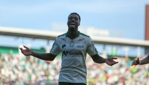 Djaniny Tavares celebra un gol frente a Pachuca