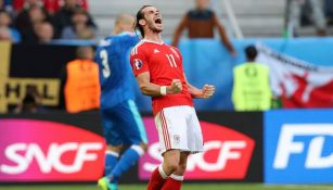 Bale se lamenta durante un partido de Gales en la Euro 2016