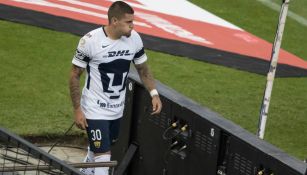 Nico Castillo abandona el Estadio Azteca