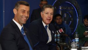 Caixinha y Peláez, durante la conferencia de prensa 