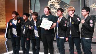 Los jugadores de la escuadra taiwanesa celebran tras el triunfo sobre Gambit Esports
