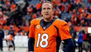 Peyton Manning portando el jersey de Denver