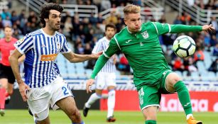 Martínez disputa el balón en juego contra Leganés