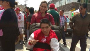 Roberto Cendejas apoyando al Toluca en todo momento