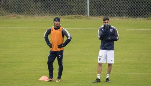 Carlos Sánchez y Jonathan Urretaviscaya, en una práctica de Rayados