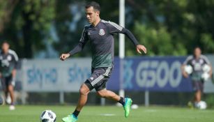 Márquez conduce el balón durante entrenamiento