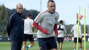 Nainggolan entrena con la Roma en Italia 