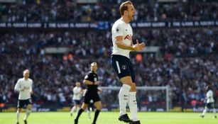 Harry Kane celebra gol de Tottenham