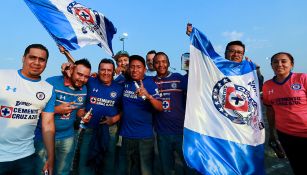 Aficionados de Cruz Azul en el Estadio Azteca