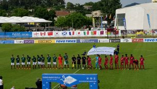 Mexico y Qatar antes del arrancar el encuentro 