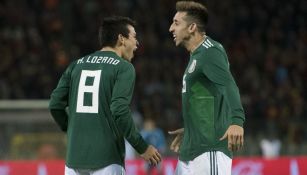 Lozano y Herrara en festejo del gol