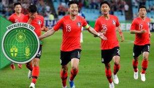 Jugadores de Corea del Sur celebran una anotación 