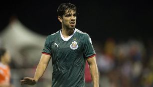 Pizarro, durante un juego de Chivas