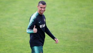 Cristiano posa en el entrenamiento de Portugal