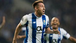 Héctor Herrera durante un partido con el Porto