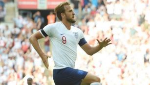 Kane festeja gol con el Tottenham