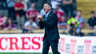 Osorio aplaude en el juego amistoso entre el Tri y Dinamarca