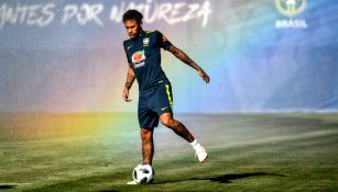 Neymar entrena con Brasil para el duelo contra Suiza