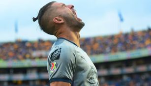 Nico Sánchez celebra un gol con Rayados