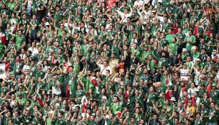 Aficionados mexicanos alientan al Tricolor en duelo contra Alemania