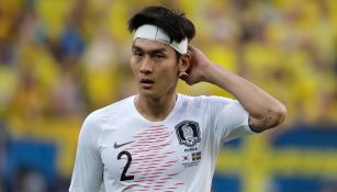 Lee Yong se lamenta en el juego de Corea frente a Suecia